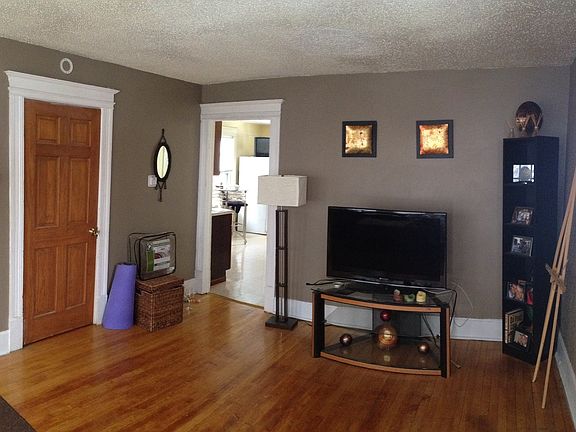 3rd image of 2555 N Weil St