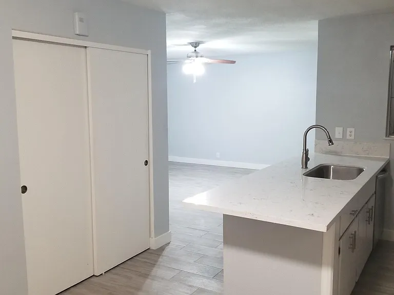 409 W Yukon Dr #8 — Photo 12