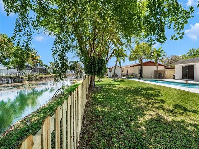 10401 SW 199th St — Photo 9