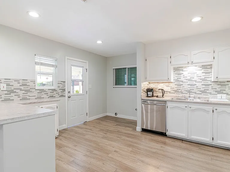 6539 Coldwater Canyon Ave — Photo 4