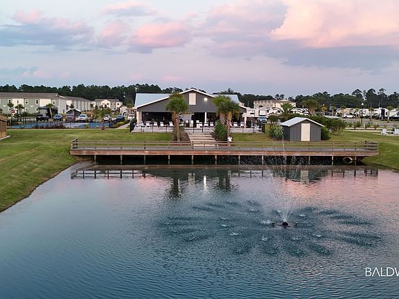 4th image of 735 Vacation Cir
