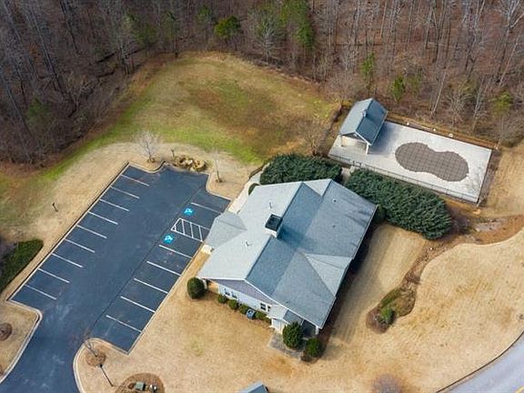 3rd image of 332 Summit Dr #C