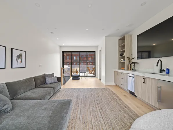 389 Manhattan Avenue image 32 of 38