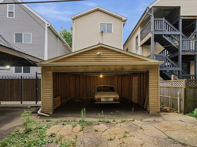 2728 N Wilton Ave — Photo 11