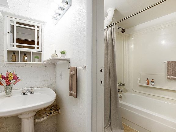 5th image of 1230-1232 Pearl St #1232B