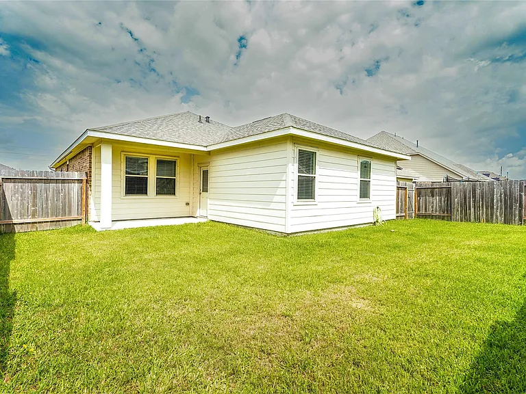 8414 Quiet Bay Dr — Photo 20