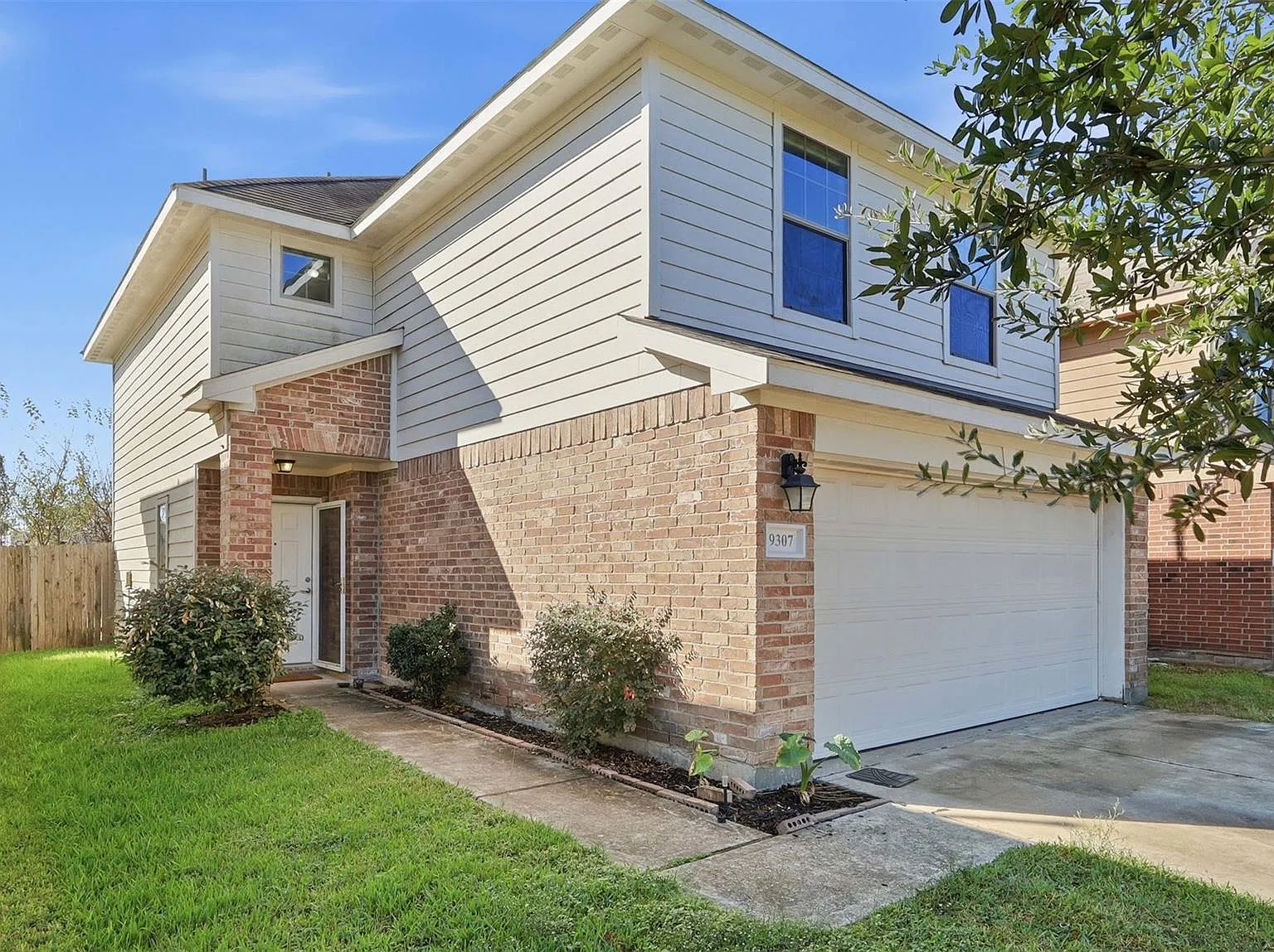 4 bed, 2.5 bath, 1804 sqft, $2,000 — Photo 2