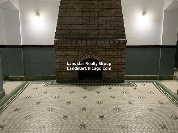 3rd image of 4459 N Artesian Ave APT 3