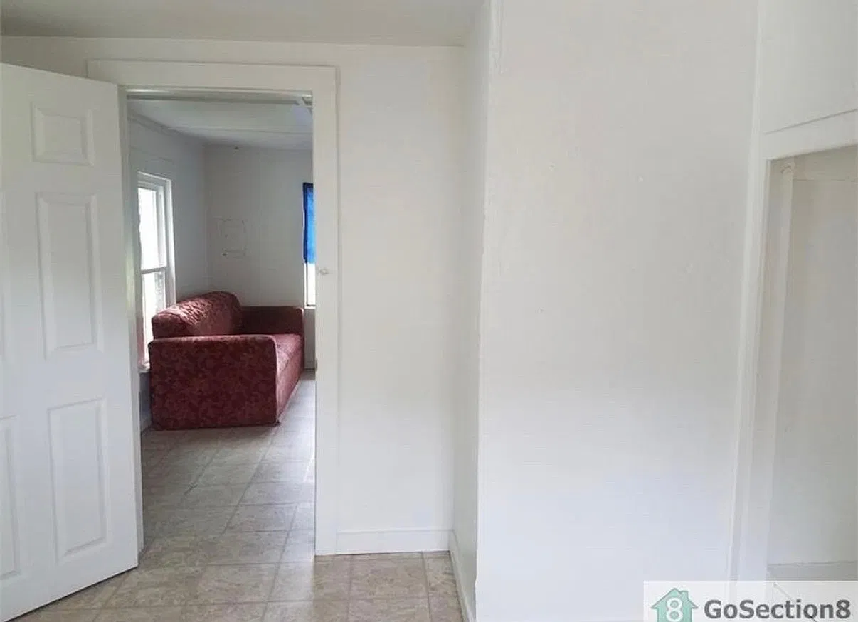 1112 SW 28th St — Photo 2