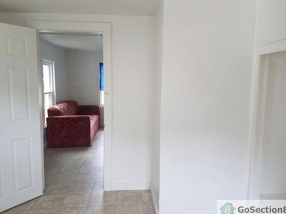 2nd image of 1112 SW 28th St #A