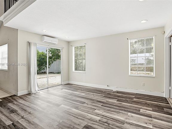 5th image of 1077 Summer Lakes Dr