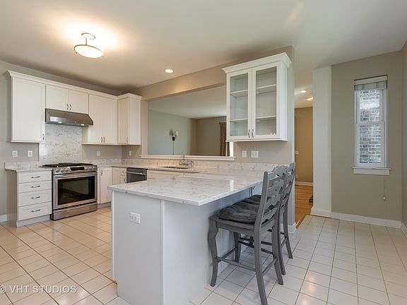 3rd image of 1105 Hedgerow Dr