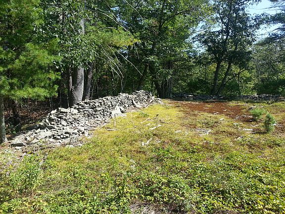 3rd image of 570 Queens Highway