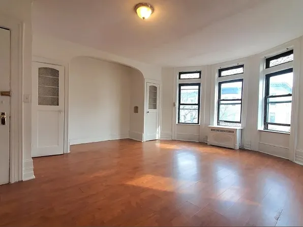 284 New York Avenue image 1 of 6