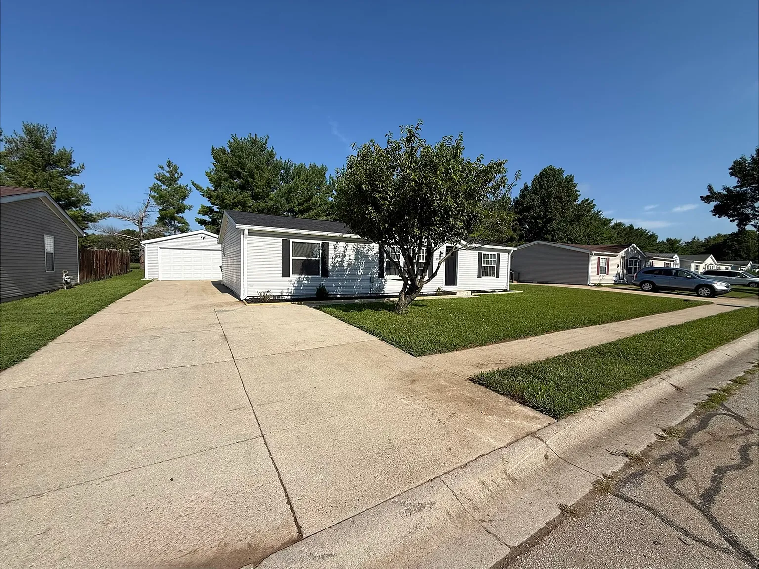 3 bed, 1296 sqft, $1,750 — Photo 3