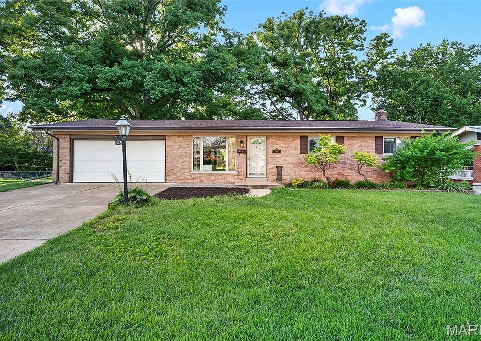 1st image of 10121 Pinehurst Dr