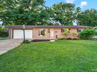 10121 Pinehurst Dr, Saint Louis, MO 63114