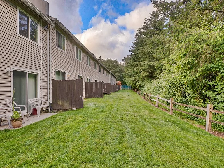 Vanessa View Townhomes — Photo 8