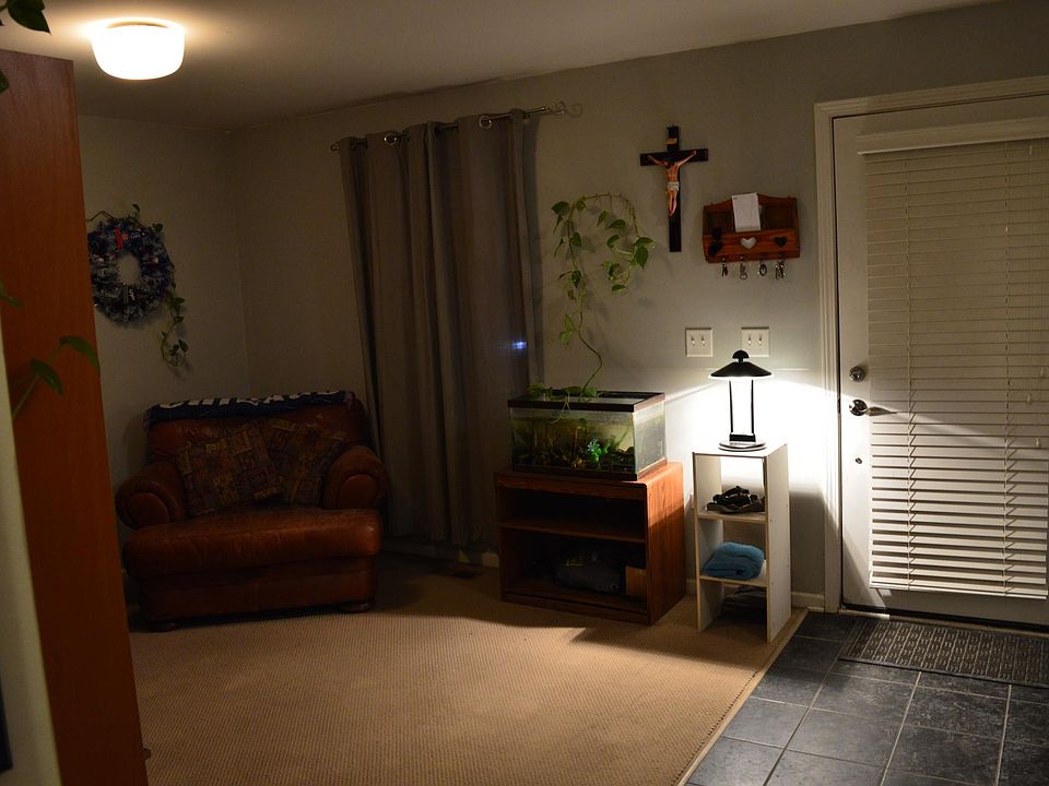 1st image of 3224 N Kilbourn Ave Unit 11