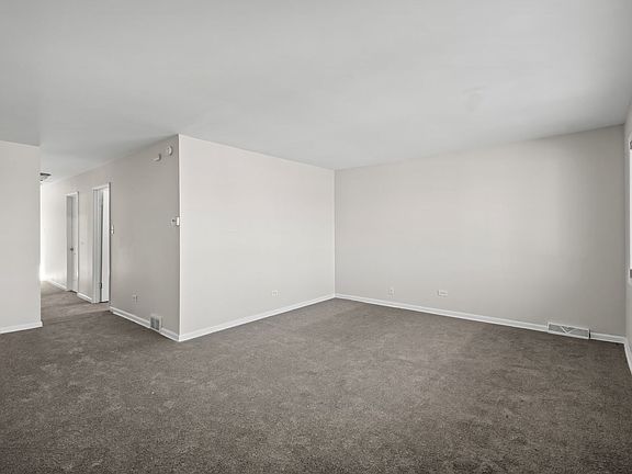 3rd image of 10214 S La Salle St