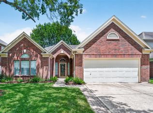 2921 Linda Dr, Pearland, TX 77584