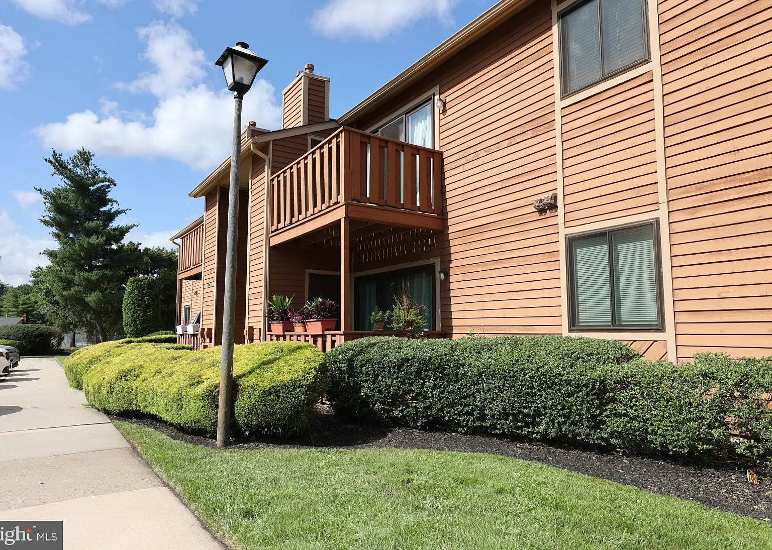 2 bed, 2.0 bath, 940 sqft, $1,995 — Photo 4