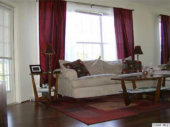 4th image of 300 Riverbend Dr APT 4F