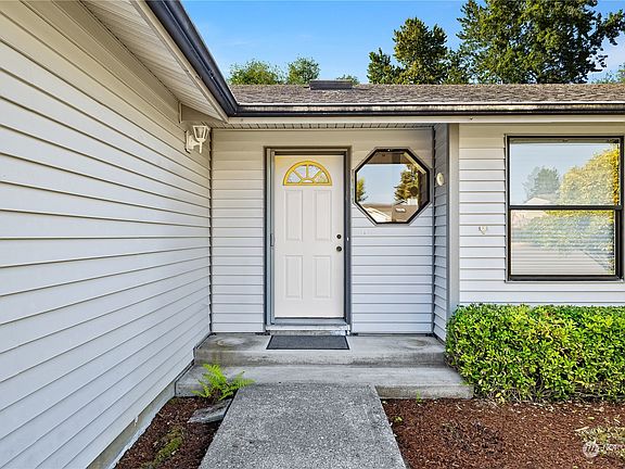 3rd image of 2620 Ian Court SE