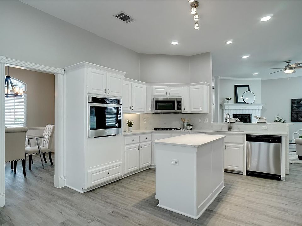 Open kitchen to living room and dining room