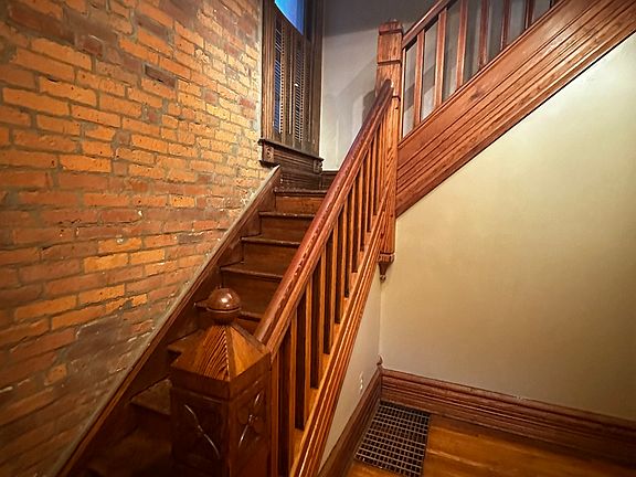 3rd image of 1351 Forsythe Ave