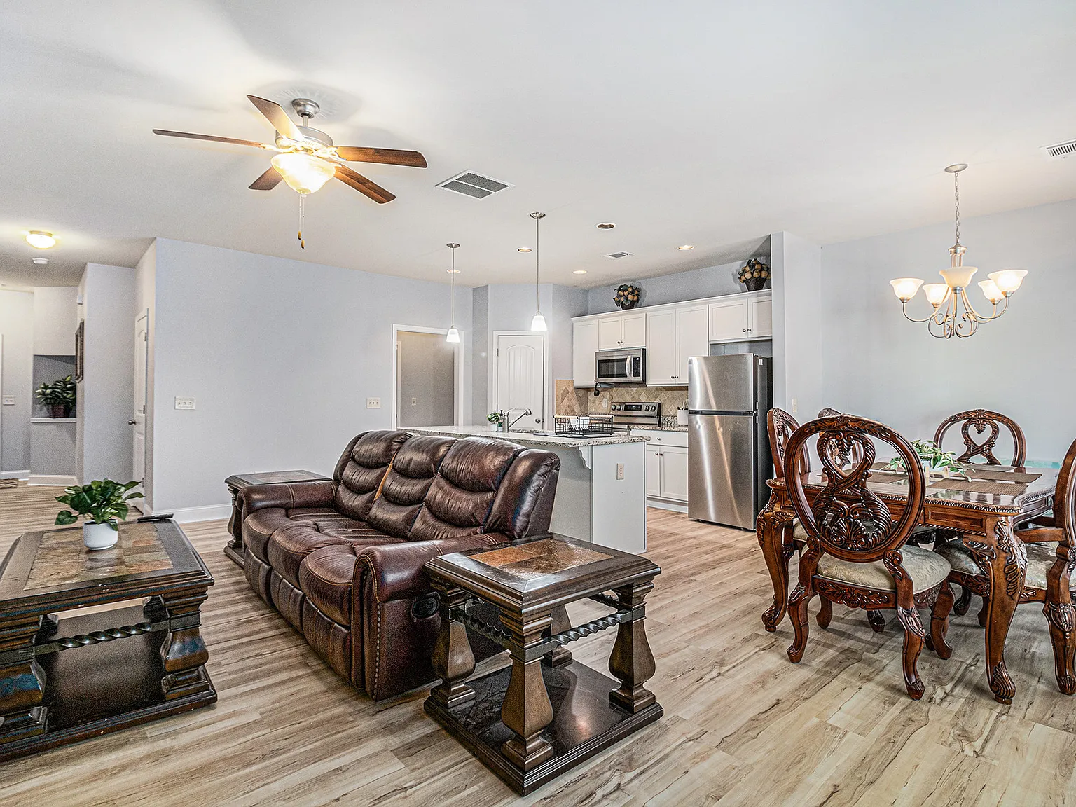 3 bed, 2.5 bath, 2040 sqft, $2,500 — Photo 4