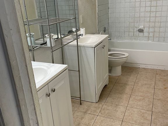 4th image of 14031 Callahan Dr