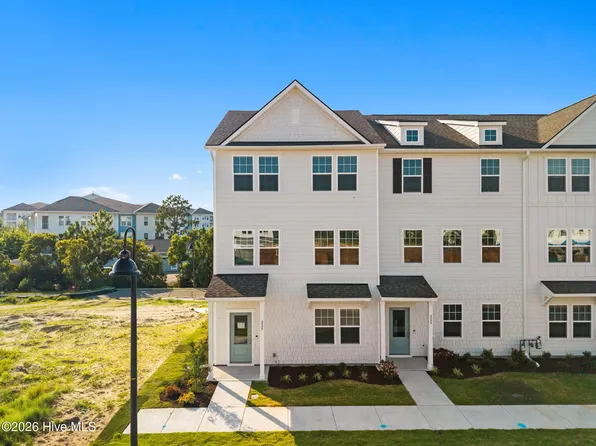 225 Pelican Flight Loop, Wilmington, NC 28412