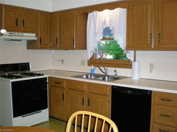 2nd image of 1566 Rose Hedge Dr