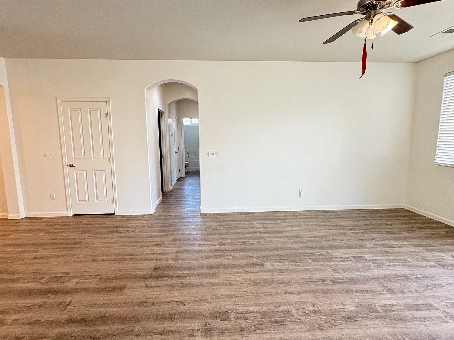 3 bed, 1370 sqft, $2,400 — Photo 3