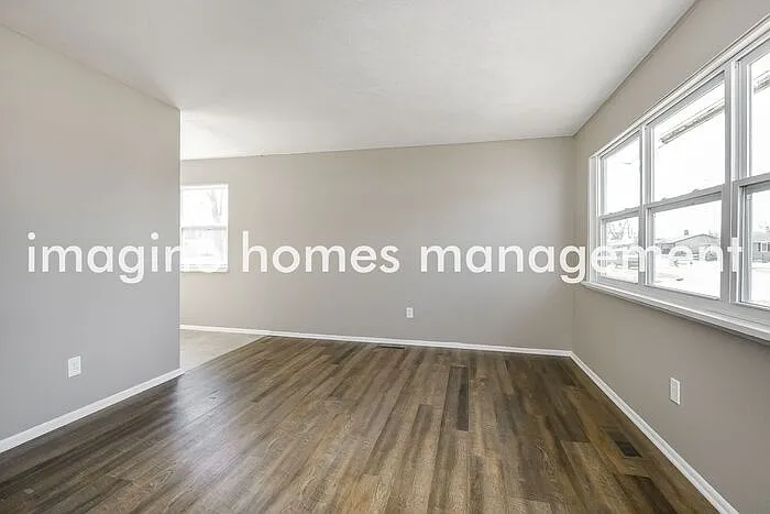 3 bed, 1.0 bath, 950 sqft, $1,795 — Photo 3