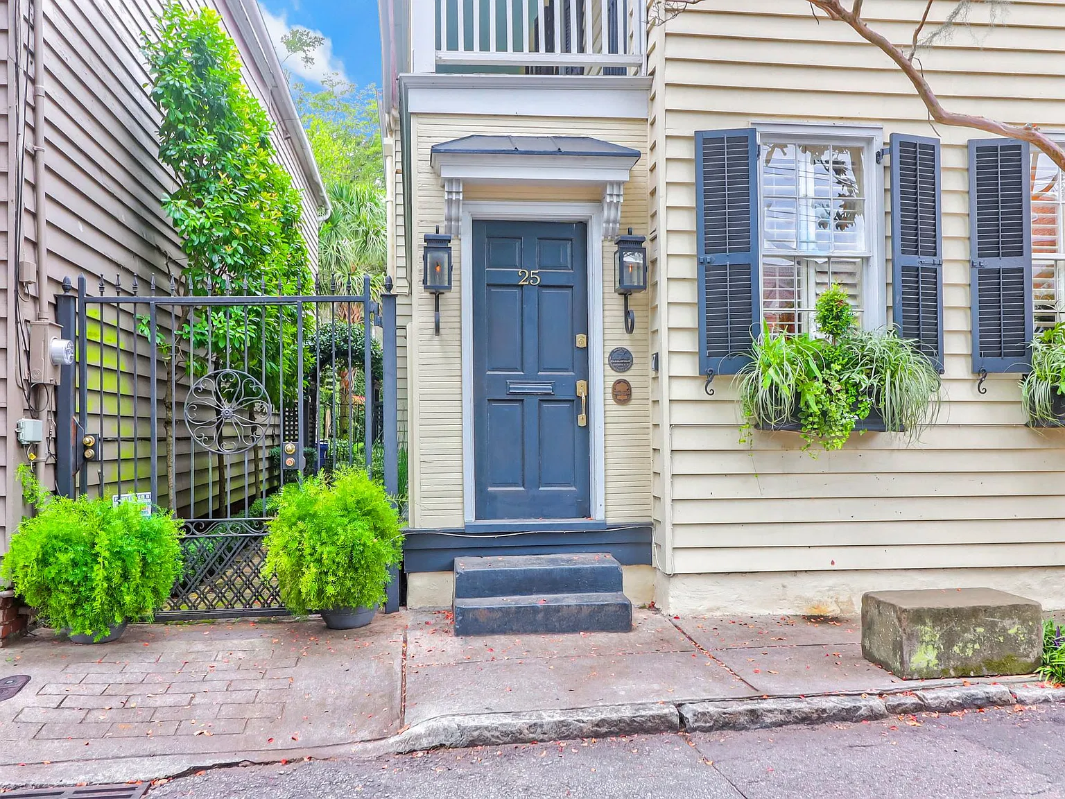 2 bed, 2.5 bath, 1609 sqft, $6,500 — Photo 2