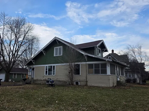 704 N Carver St, Winthrop, MN 55396