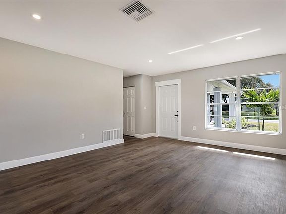 3rd image of 7014 18th Ave W