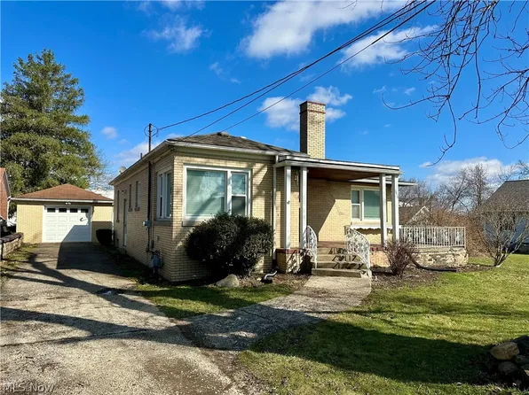 7839 Locust St, Masury, OH 44438