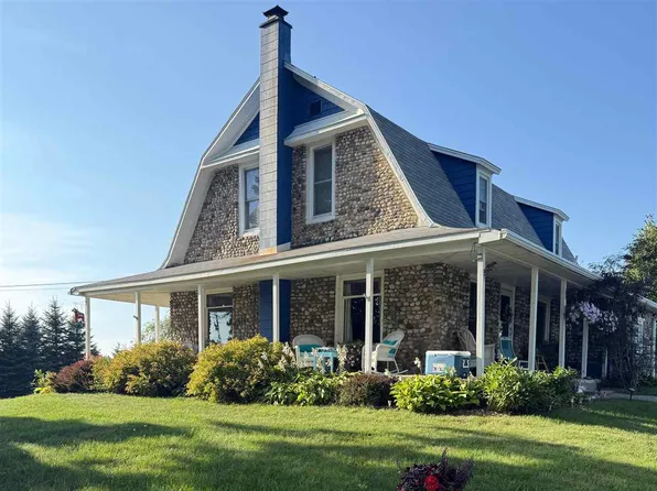9588 Atwood Rd, Charlevoix, MI 49720