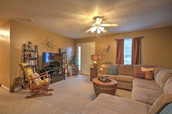 3rd image of 3118 Siler Dr