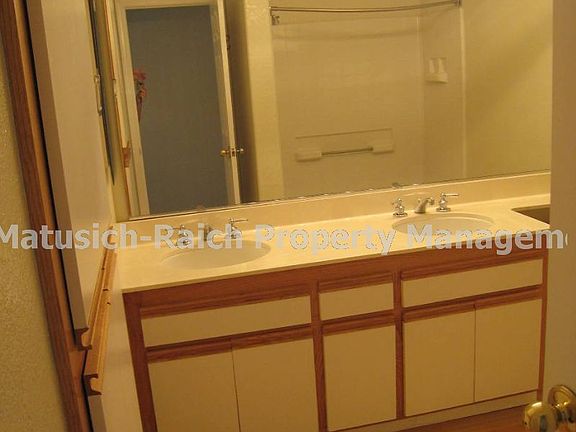 4th image of 925 Lake Tahoe Ct