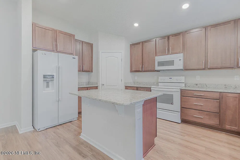 4 bed, 2.0 bath, 2416 sqft, $2,350 — Photo 3