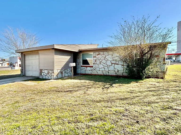 1700 Karen Dr — Photo 21