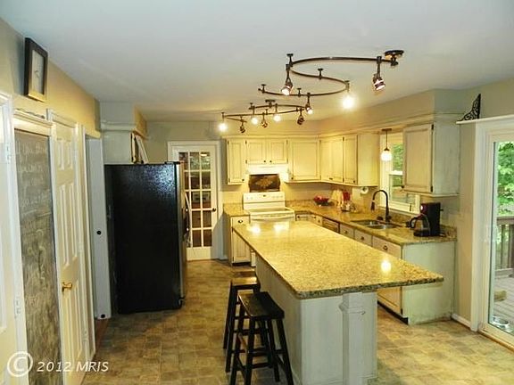 4th image of 10918 Holleybrooke Dr