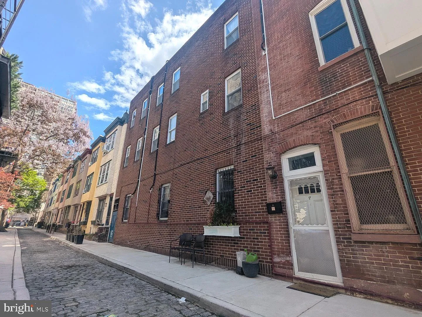 2 bed, 1.0 bath, 800 sqft, $1,950 — Photo 1