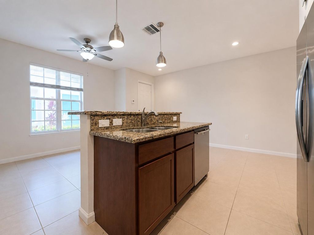 726 SW 1st Way, photo 8
