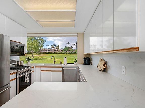 3rd image of 20 Pebble Beach Dr