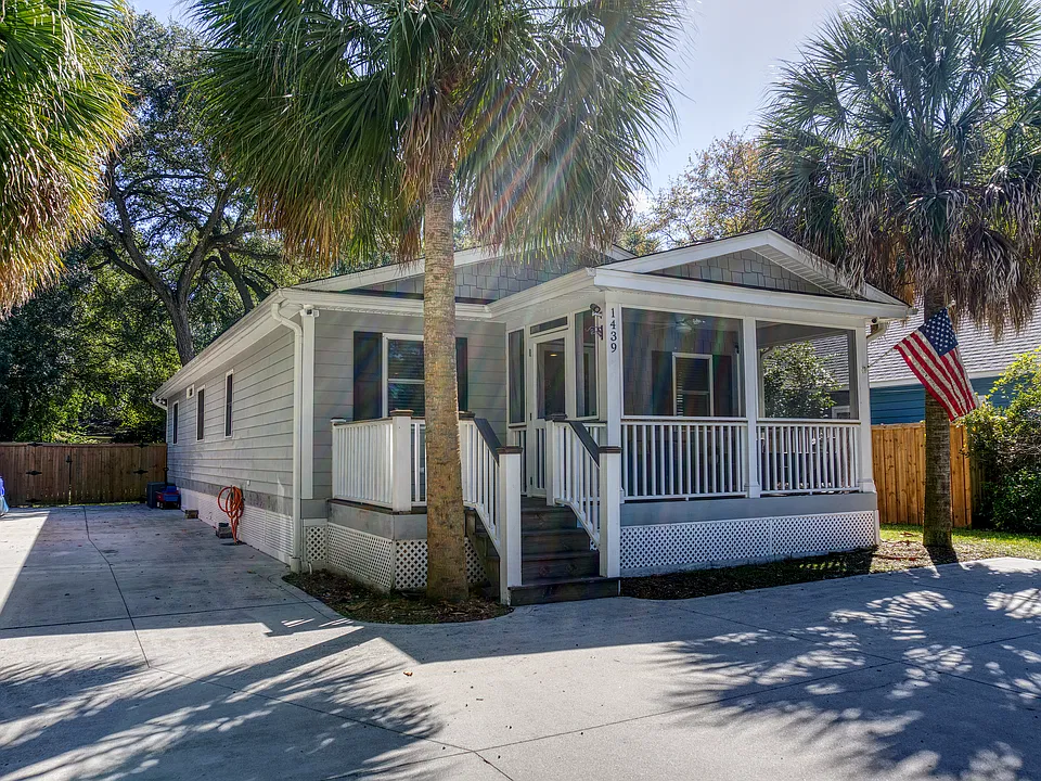 1439 Joy Ave